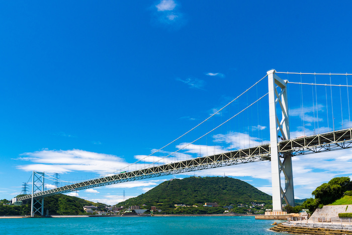 夏雲と関門海峡